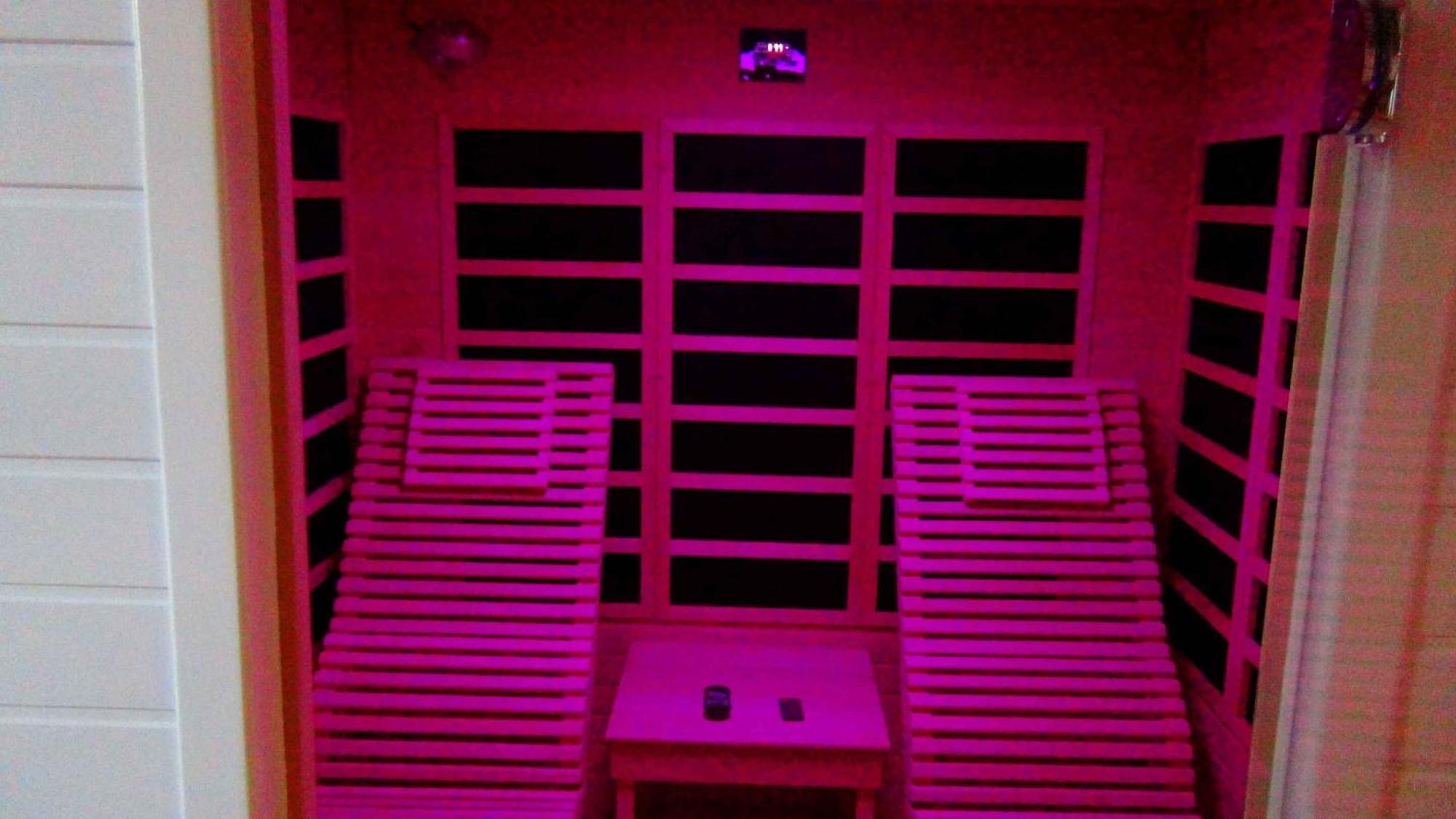 Le Clos Des Tilleuls D Day Home, Chambres D'Hotes, Suite Avec Sauna Privatif, Suite Avec Balneotherapie Privative, En Supplement Option Spa Bain A Remous La Vendelée Exterior photo