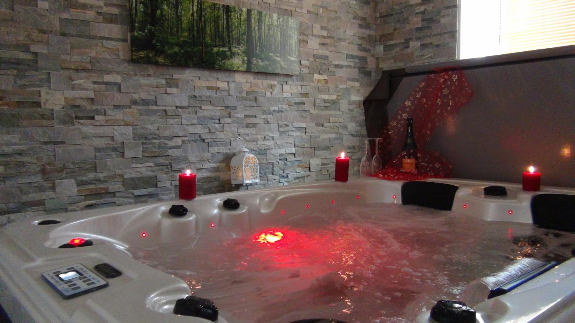 Le Clos Des Tilleuls D Day Home, Chambres D'Hotes, Suite Avec Sauna Privatif, Suite Avec Balneotherapie Privative, En Supplement Option Spa Bain A Remous La Vendelée Exterior photo