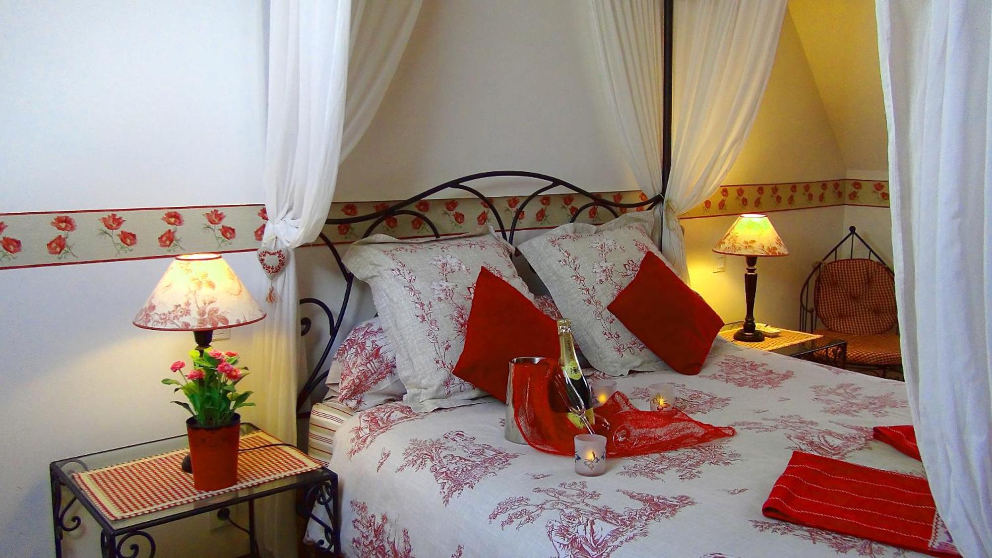 Le Clos Des Tilleuls D Day Home, Chambres D'Hotes, Suite Avec Sauna Privatif, Suite Avec Balneotherapie Privative, En Supplement Option Spa Bain A Remous La Vendelée Exterior photo