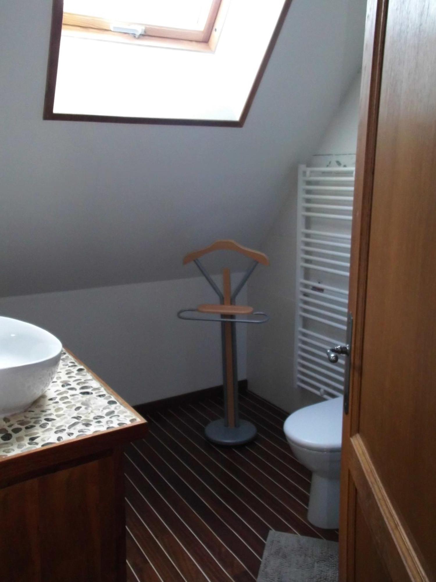 Le Clos Des Tilleuls D Day Home, Chambres D'Hotes, Suite Avec Sauna Privatif, Suite Avec Balneotherapie Privative, En Supplement Option Spa Bain A Remous La Vendelée Room photo