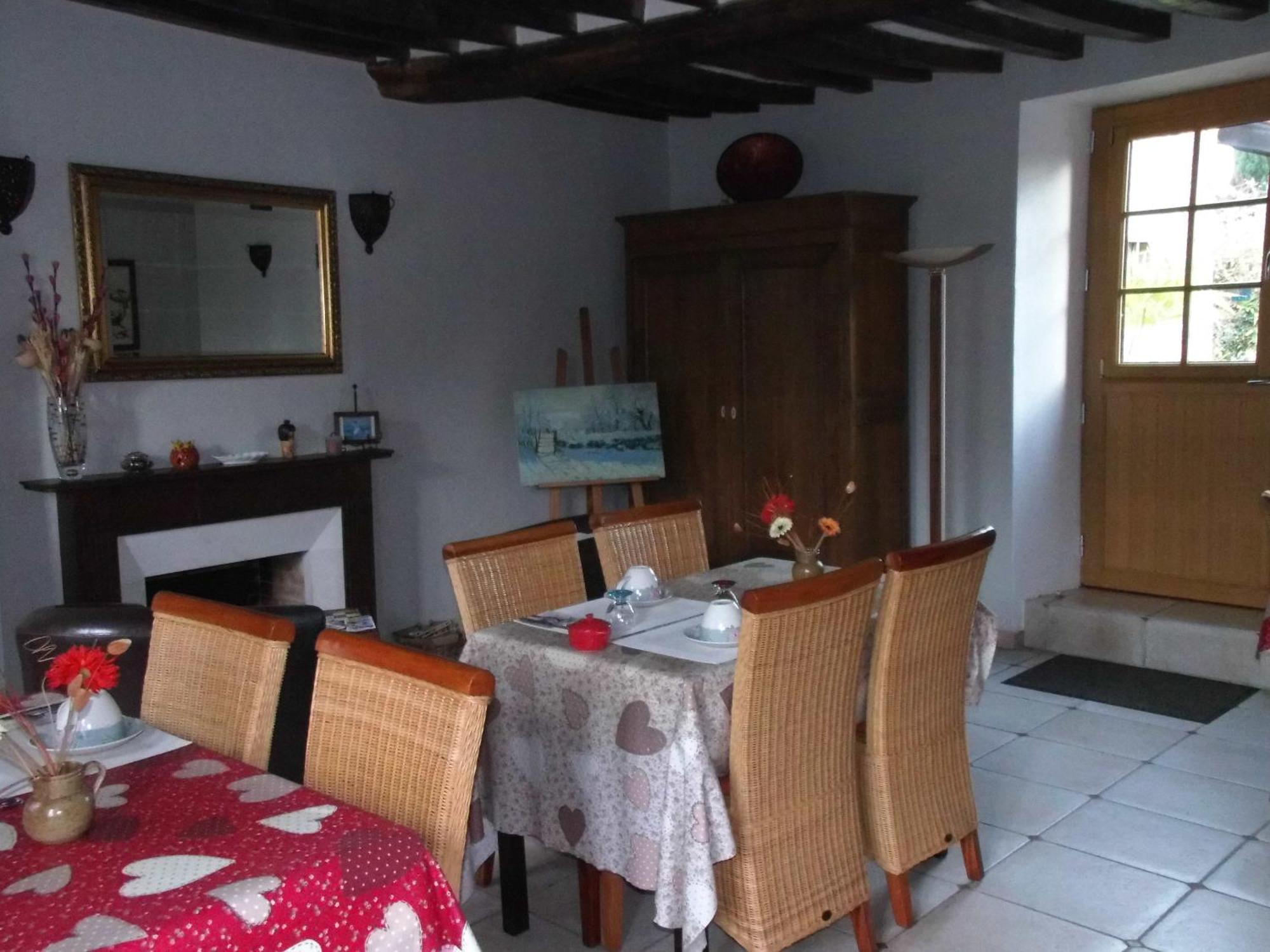 Le Clos Des Tilleuls D Day Home, Chambres D'Hotes, Suite Avec Sauna Privatif, Suite Avec Balneotherapie Privative, En Supplement Option Spa Bain A Remous La Vendelée Room photo