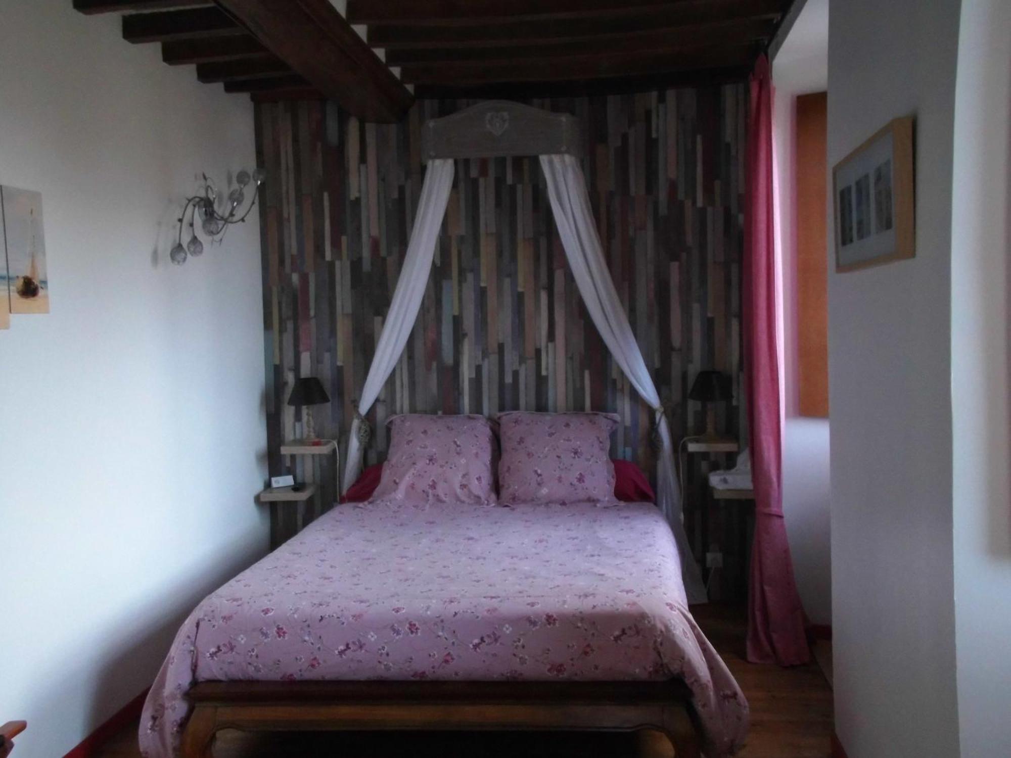 Le Clos Des Tilleuls D Day Home, Chambres D'Hotes, Suite Avec Sauna Privatif, Suite Avec Balneotherapie Privative, En Supplement Option Spa Bain A Remous La Vendelée Room photo