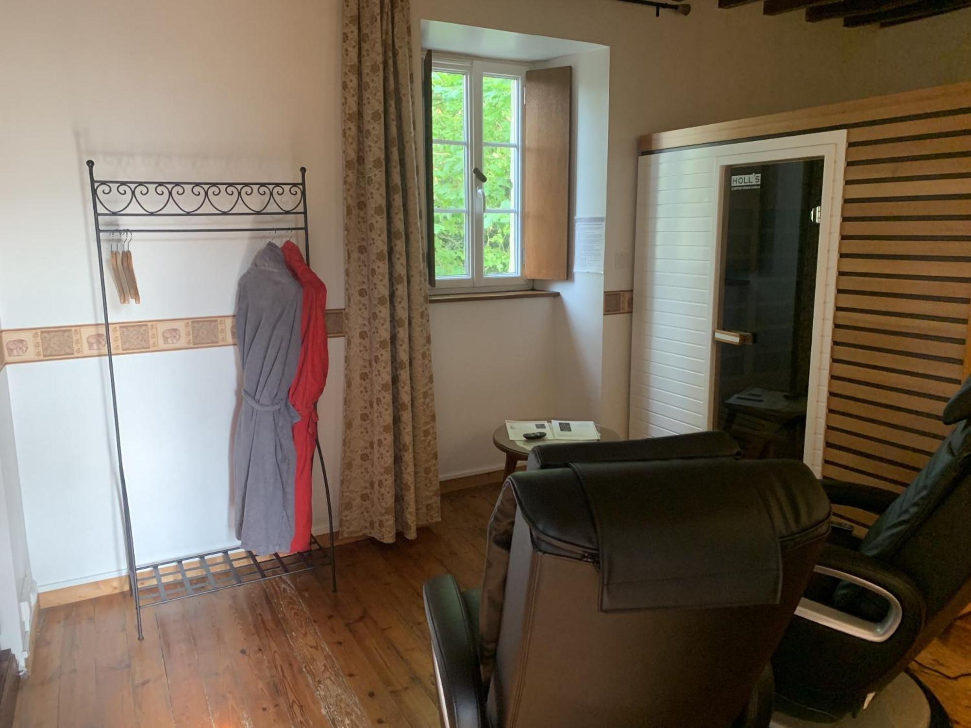 Le Clos Des Tilleuls D Day Home, Chambres D'Hotes, Suite Avec Sauna Privatif, Suite Avec Balneotherapie Privative, En Supplement Option Spa Bain A Remous La Vendelée Room photo