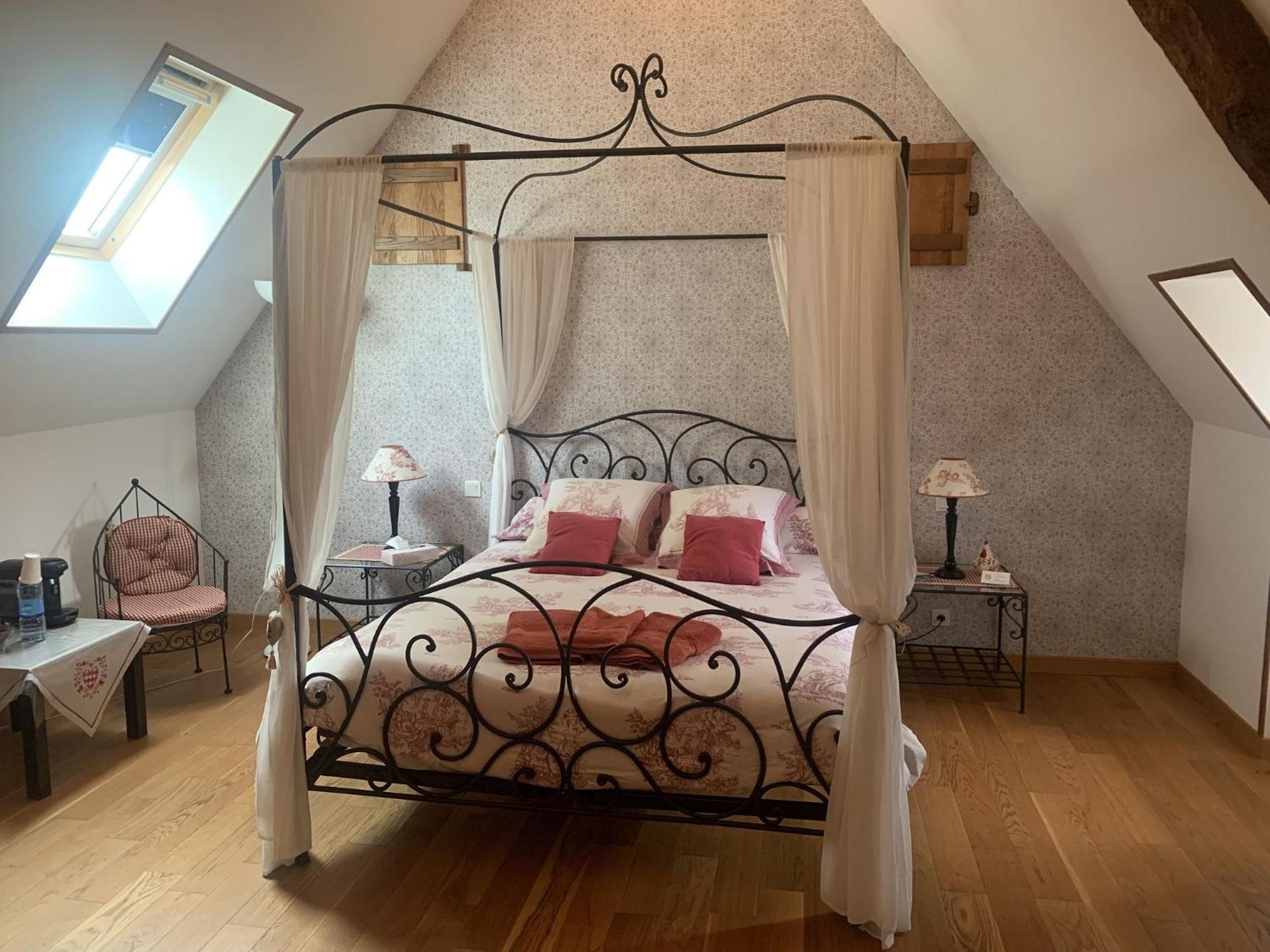 Le Clos Des Tilleuls D Day Home, Chambres D'Hotes, Suite Avec Sauna Privatif, Suite Avec Balneotherapie Privative, En Supplement Option Spa Bain A Remous La Vendelée Exterior photo